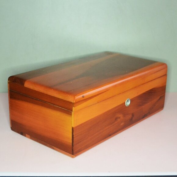 Lane Dresser Top Trinket/Small Items Storage Box Cedar Furniture Store Promo - Picture 2 of 11